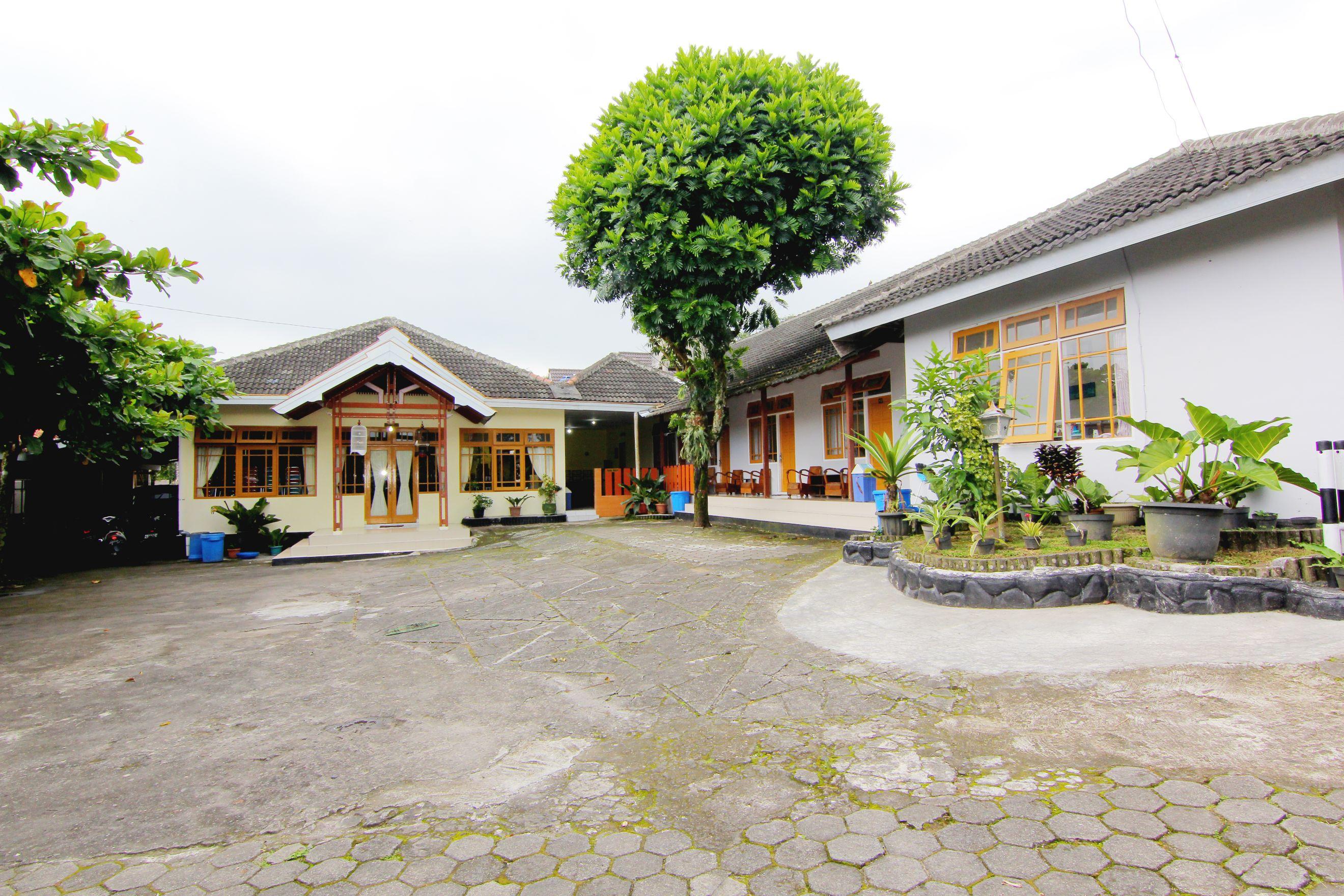 Hotel Wijaya 2 Калиуранг Экстерьер фото